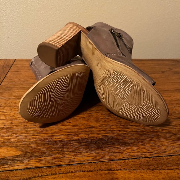 MiZ Mooz- NYC Peep Toe Bootie- Size 8 - Picture 6 of 7